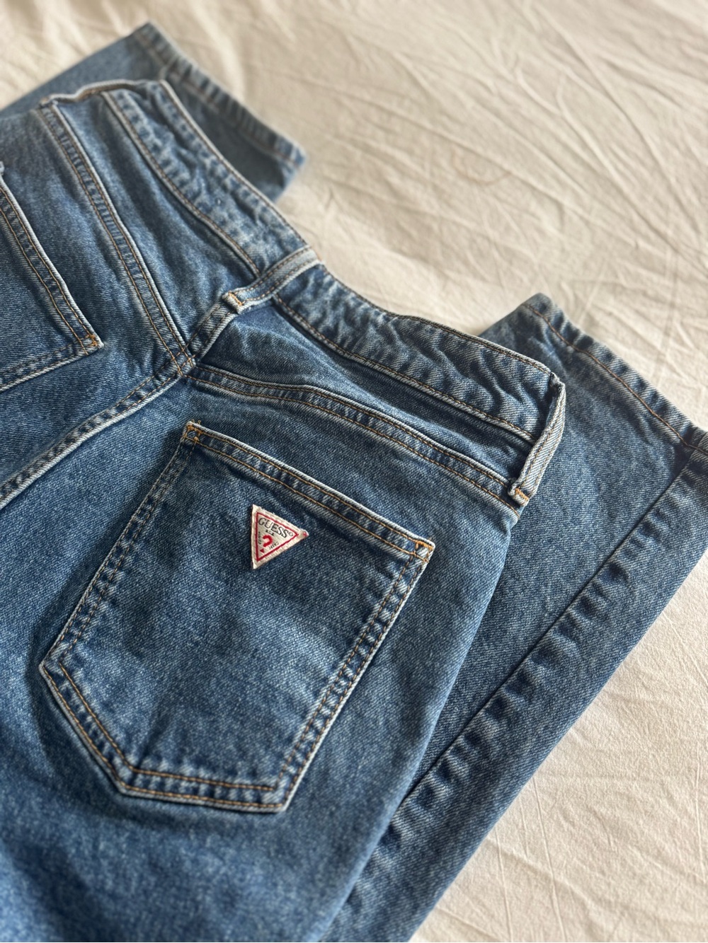 Guess Vintage Style Mom Jean - Picture 7 of 7